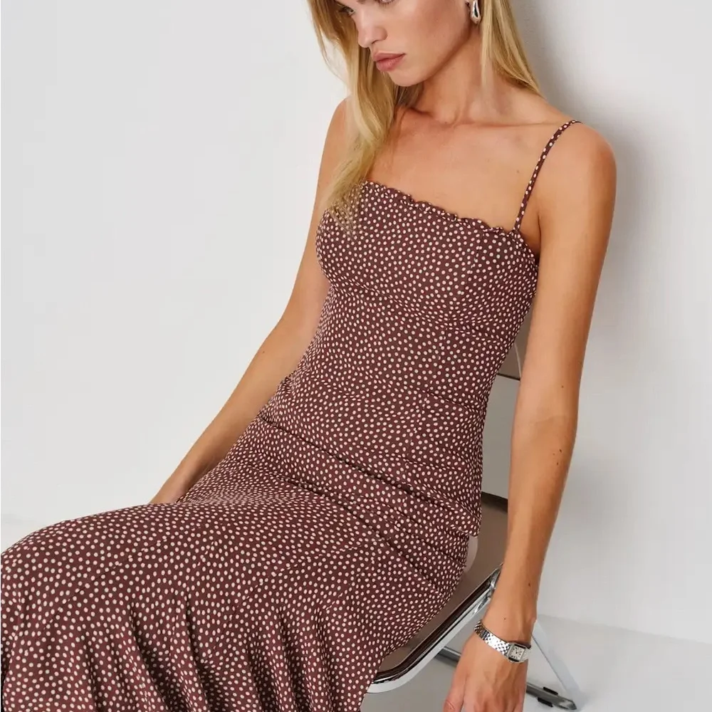 Elegant Brown Polka Dot Dress - Picture 4 of 4